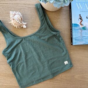 Vuori Women’s Green Tank Crop Top - Casual Scoop Neck